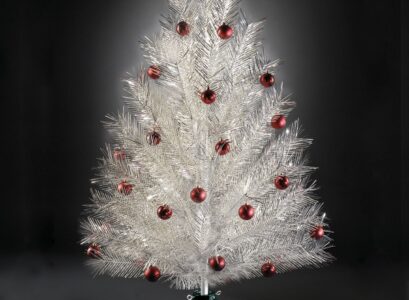 20-silver-Christmas-trees-ideas-aluminum-christmas-tree-vintage-decorating-ideas
