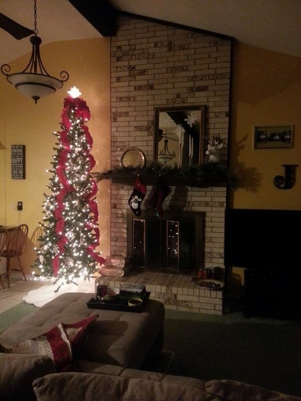 Christmas-decoration-ideas-artificial-pencil-christmas-tree