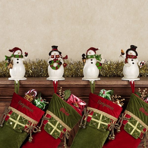 Creative-stocking-holders-christmas-mantel-decoration-ideas-snowmen
