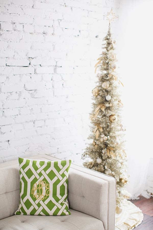 Pencil-christmas-tree-ideas-space-saving-christmas-tree-ideas-narrow-christmas-trees