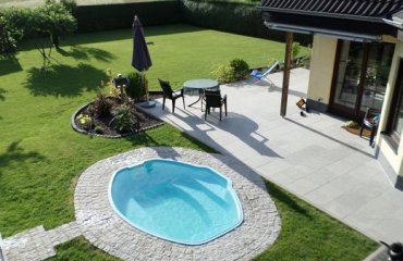 Small-inground-pools-garden-design-ideas-patio-deck-outdoor-furniture