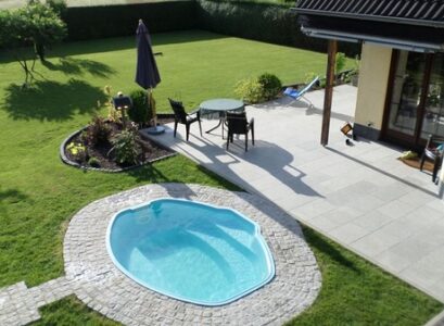 Small-inground-pools-garden-design-ideas-patio-deck-outdoor-furniture