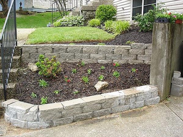 How to build a retaining wall from concrete blocks?