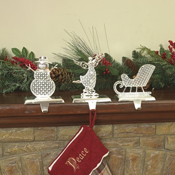 awesome-Christmas-stocking-holders-mantel-decoration-ideas-sleigh-angel 