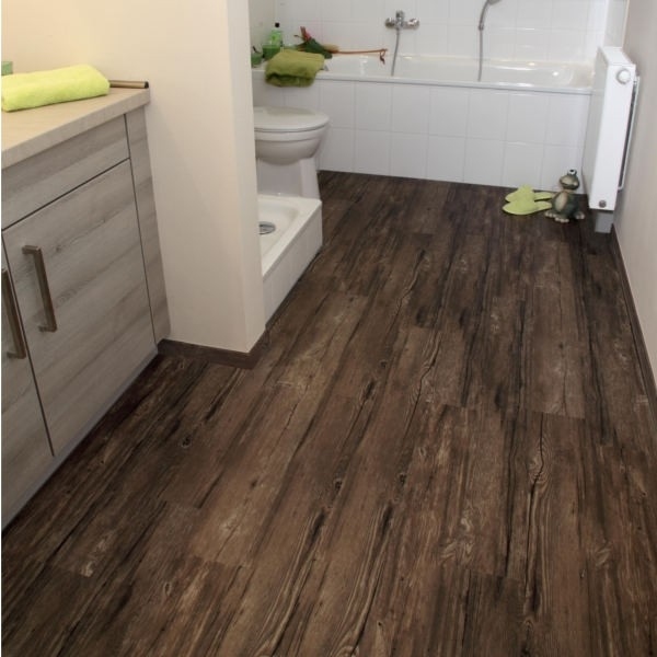 bathroom-flooring-ideas-luxury-vinyl-flooring-wood-look