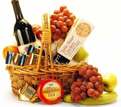 christmas-gift-basket-ideas-fruit-wine-cheese-gourmet-basket