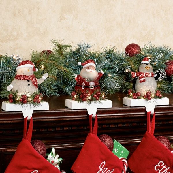 cool-stocking-holders-christmas-decorating-ideas-fireplace-decoration