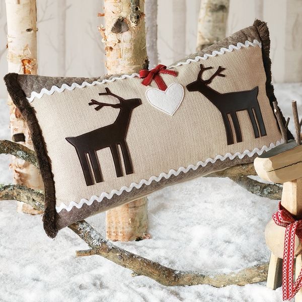 cristmas pillows design ideas neutral colors beige brown colors