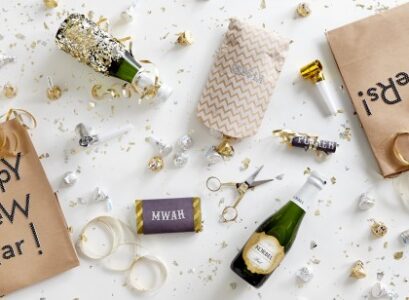 easy-creative-DIY-New-Years-Eve-party-favors-gift-bags-champagne