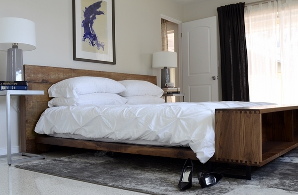 bedroom furntiure wooden bed bedside table lamps