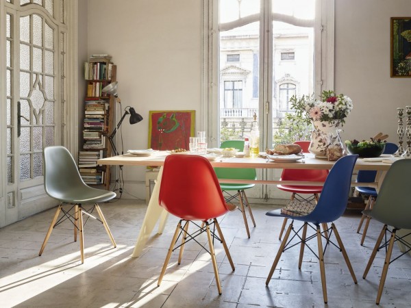 modern-dining-room-scandinavian-decor-wooden-table-color-dining chairs