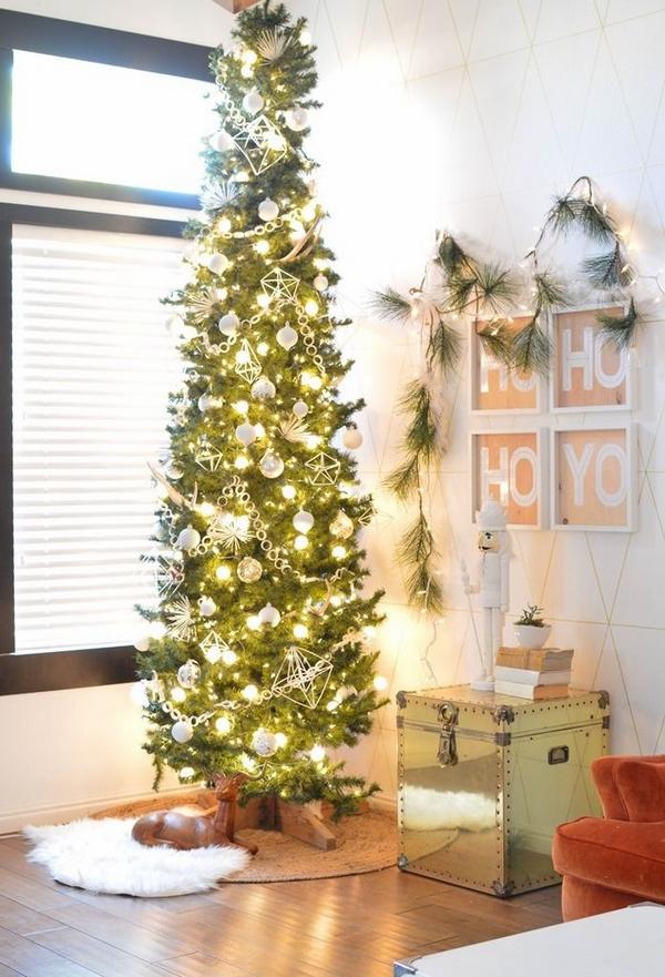 pencil-christmas-tree-ideas-small apartment decorating ideas