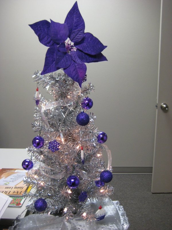  tree decorating ideas purple balls