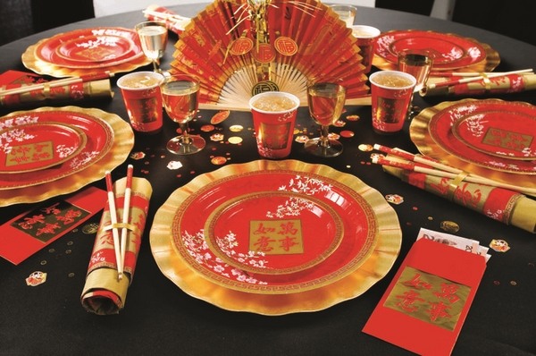 festive table decor red gold