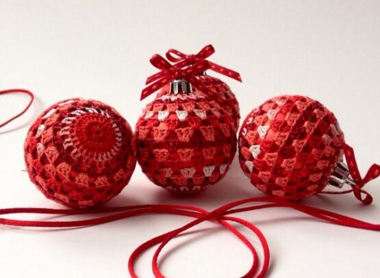 Crochet-Christmas-decorations-christmas-tree-balls-red-color