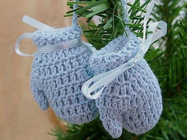 Crocheted tree ornament blue mittens 