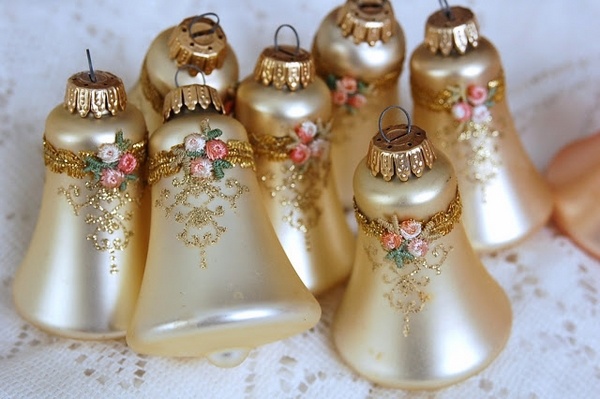 DIY-Victorian-style-Christmas-tree-ornaments-christmas-bells