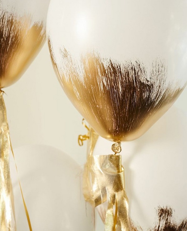 DIY festive decorations gold glitter