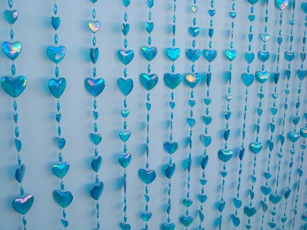 Home-decor-ideas-with-beads-blue-heart-shaped-beaded-curtain-kids-room-decor