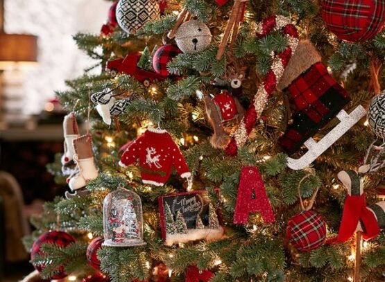Pottery-barn-Christmas-decoration-Christmas-tree-ornaments-festive-home-decor
