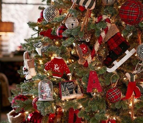 Pottery-barn-Christmas-decoration-Christmas-tree-ornaments-festive-home-decor