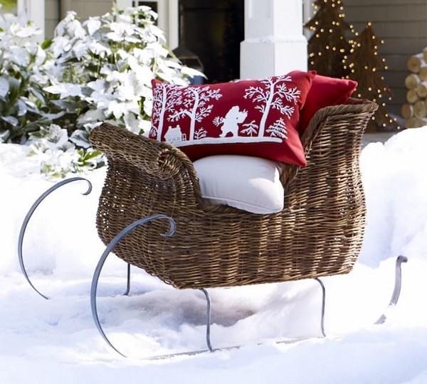 Pottery-barn-Christmas-decoration-outdoor-decorations-rattan-sleigh