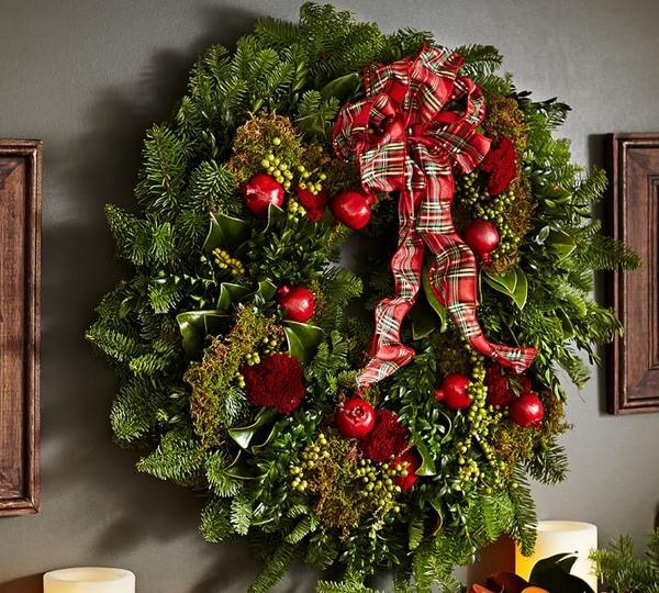 Pottery-barn-decorating-ideas-Christmas-home-decor-christmas-wreath-garland