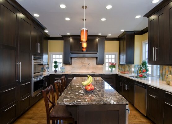 U-shaped-kitchen-design-ideas-black-cabinets-white-countertops
