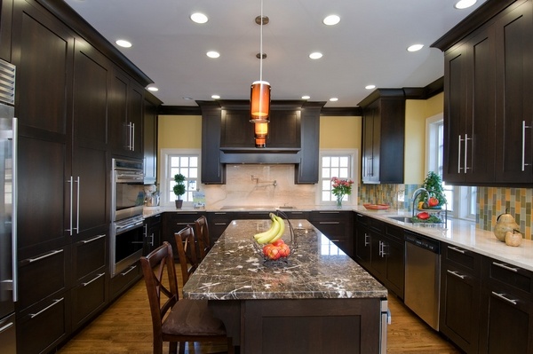 https://deavita.net/wp-content/uploads/2015/12/U-shaped-kitchen-design-ideas-black-cabinets-white-countertops.jpg