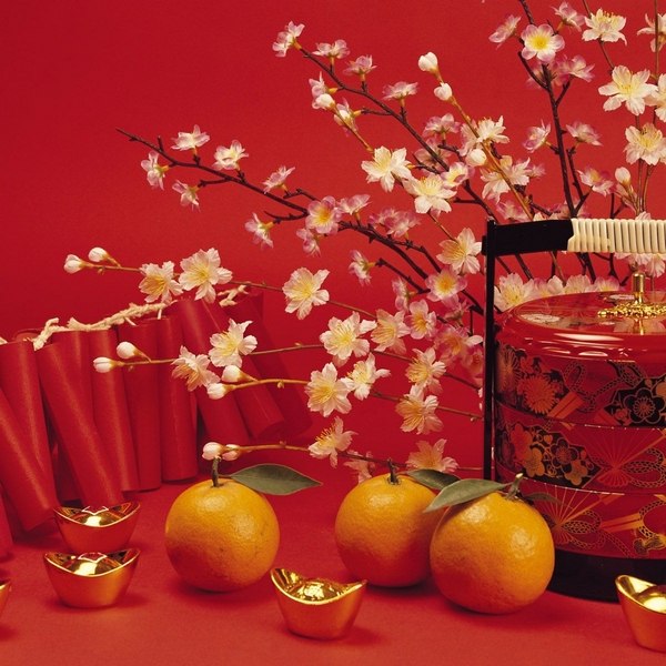 beautiful traditional chinese new year home decoration ideas fresh blossoms money 