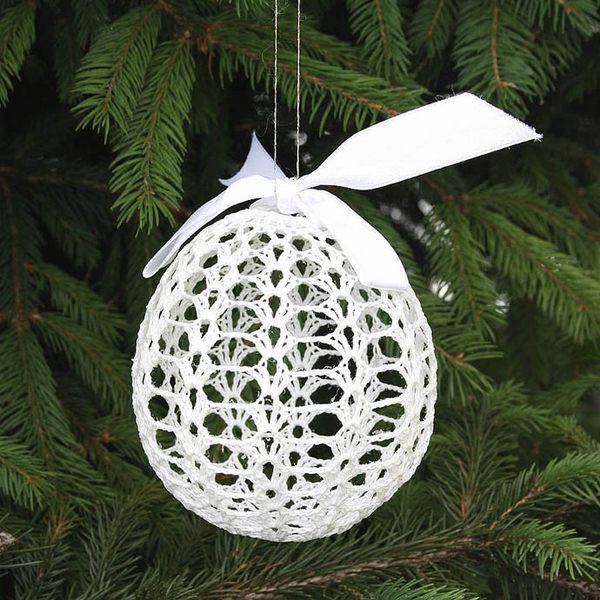 tree ornaments white crocheted ball