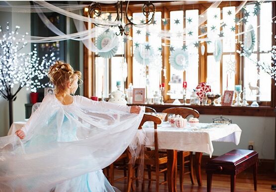 frozen-christmas-decorations-frozen-home-decor-ideas-kids-party-theme-ideas
