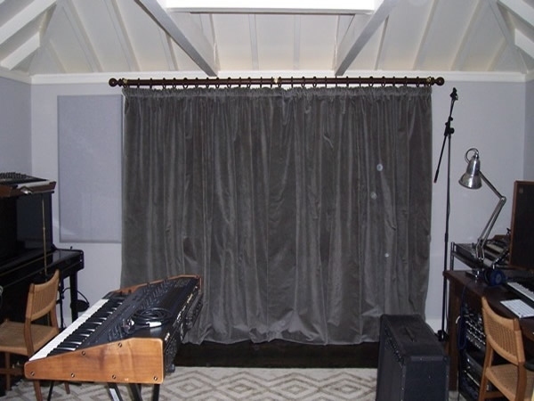 home-studio-design-soundproof-curtains-ideas