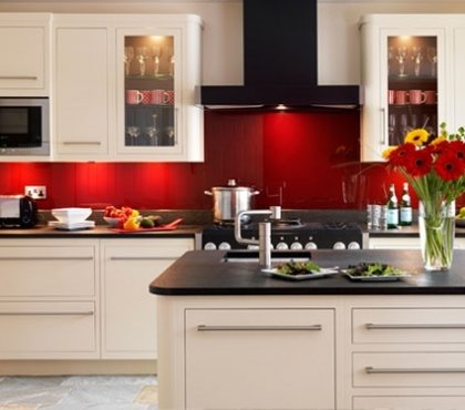 modern-kitchen-ideas-white-cabinets-red-backsplash-black-countertops8
