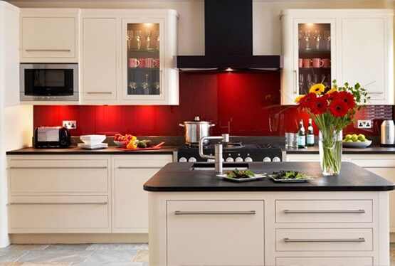 modern-kitchen-ideas-white-cabinets-red-backsplash-black-countertops8