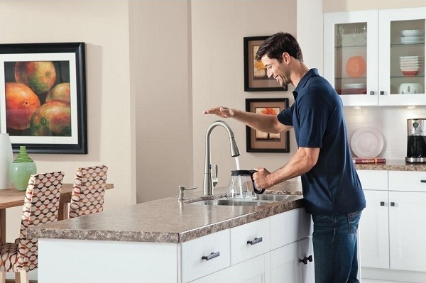 moen-kitchen-faucet-motionsense-technology 