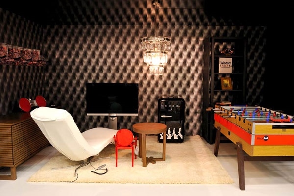 small-man-cave-furniture-ideas-armchair-tv-chandelier