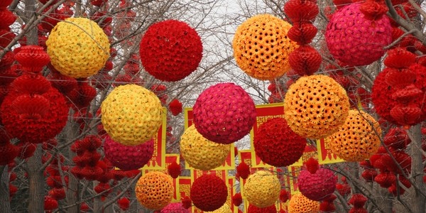 traditional-Chinese outdoor decoration ideas red gold