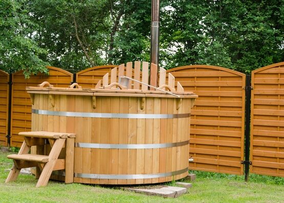 wood-fired-hot-tub-design-ideas-outdoor-hot-tub-wood