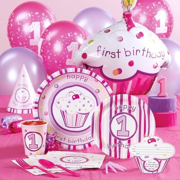 1st-birthday-theme-ideas-for-girls-cupcake-theme-balloons-tableware