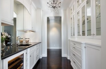 Butlers-pantry-ideas-kitchen-design-ideas-white-cabinets-wine-cooler-black-countertop