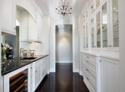 Butlers-pantry-ideas-kitchen-design-ideas-white-cabinets-wine-cooler-black-countertop