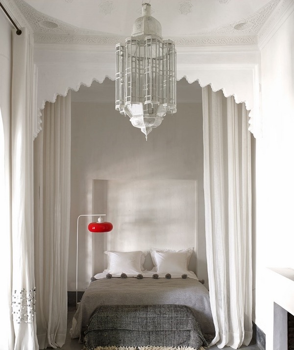 Elegant modern white interior canopy bed lantern