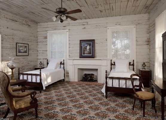 Shiplap-wall-ideas-farmhouse-bedroom-fireplace-floral-pattern-carpet