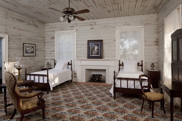  farmhouse bedroom fireplace floral pattern carpet