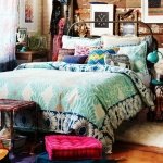 bohemian-bedroom-decor-ideas-colorful-bedding-floor-cushions