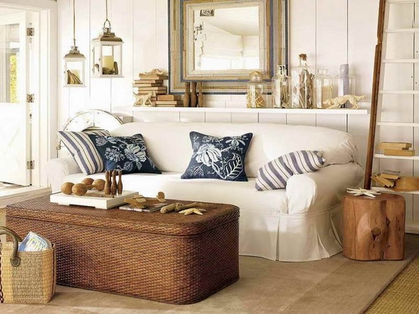 coastal decor ideas living room wicker table lanterns pillows