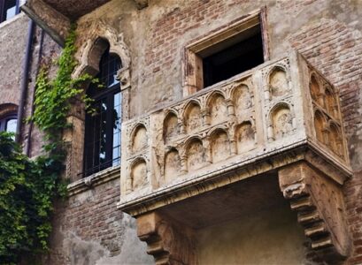 juliet-balcony-gothic-balcony-casa-di-julieta-verona-italy