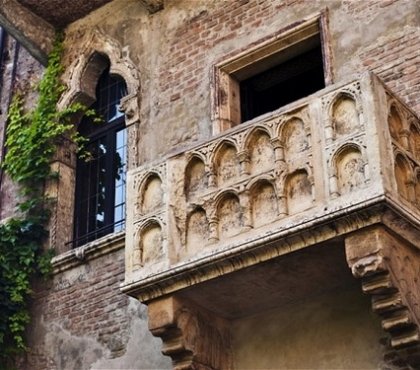 juliet-balcony-gothic-balcony-casa-di-julieta-verona-italy