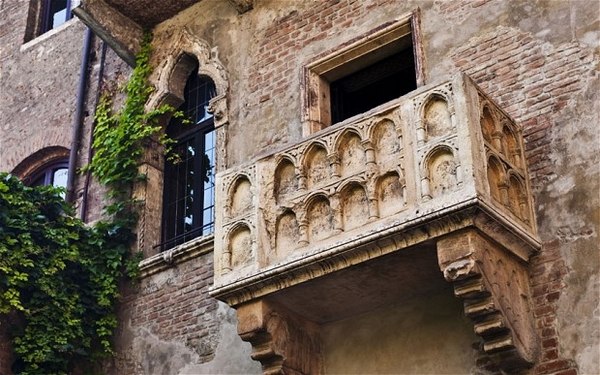juliet balcony gothic casa di Giulietta verona